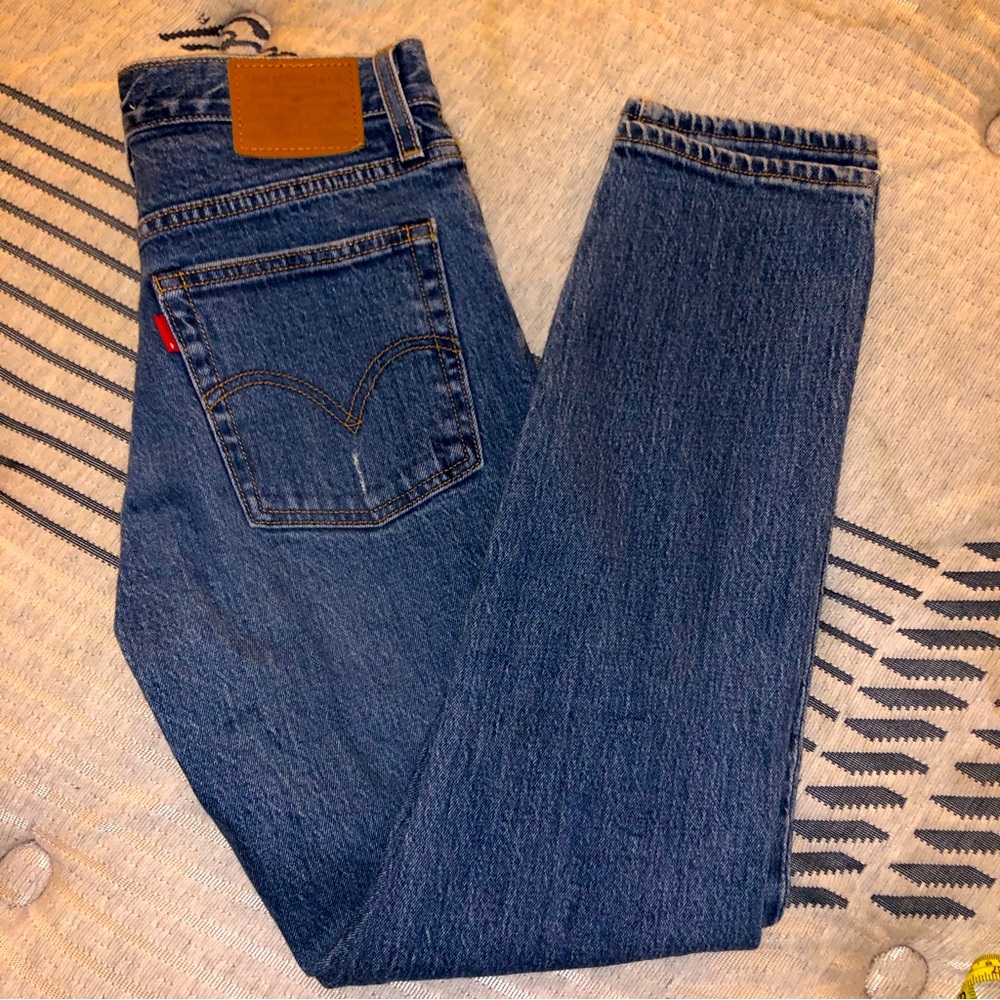 Medium blue Levi’s wedgie straight jeans